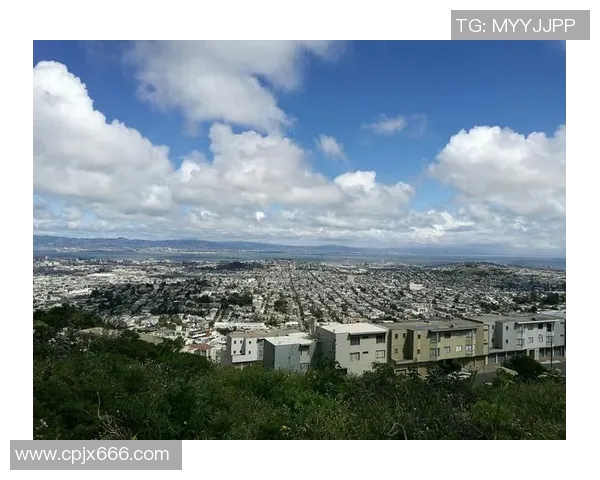 海伦芬的魅力探索：从足球文化到自然风光的全景之旅